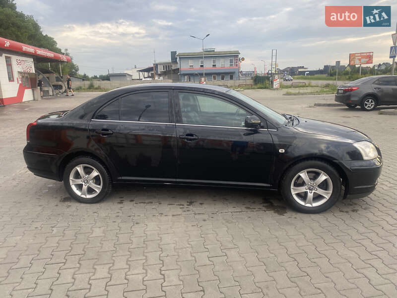 Седан Toyota Avensis 2005 в Луцке