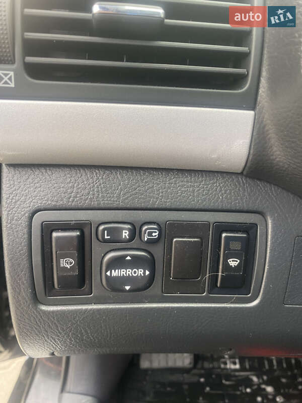 Седан Toyota Avensis 2005 в Луцке