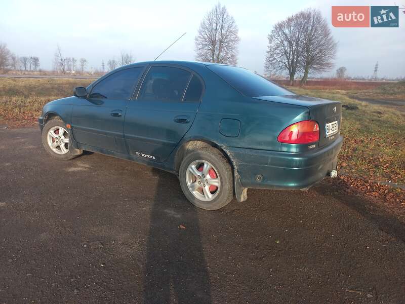 Toyota Avensis 1998