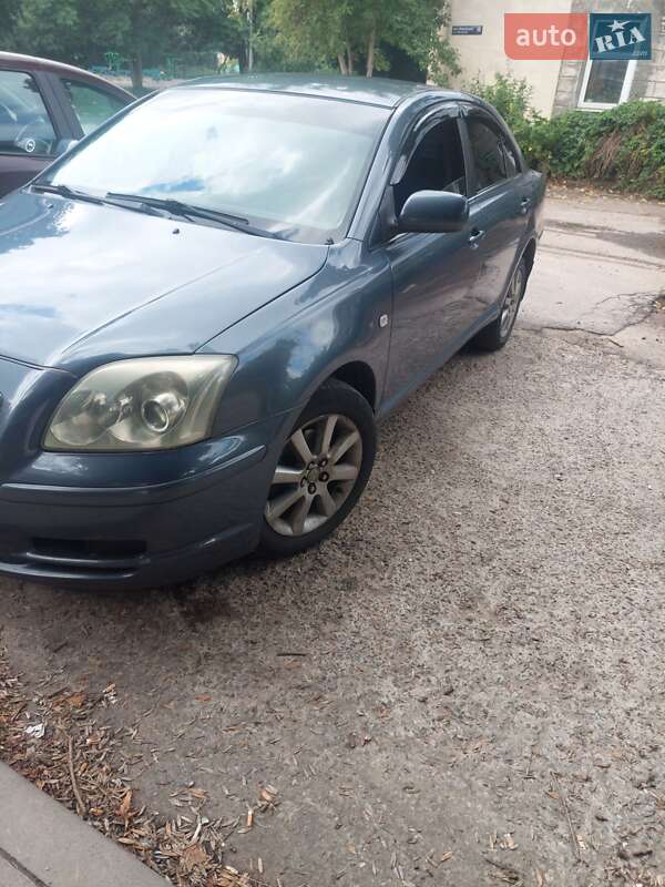 Седан Toyota Avensis 2003 в Львове