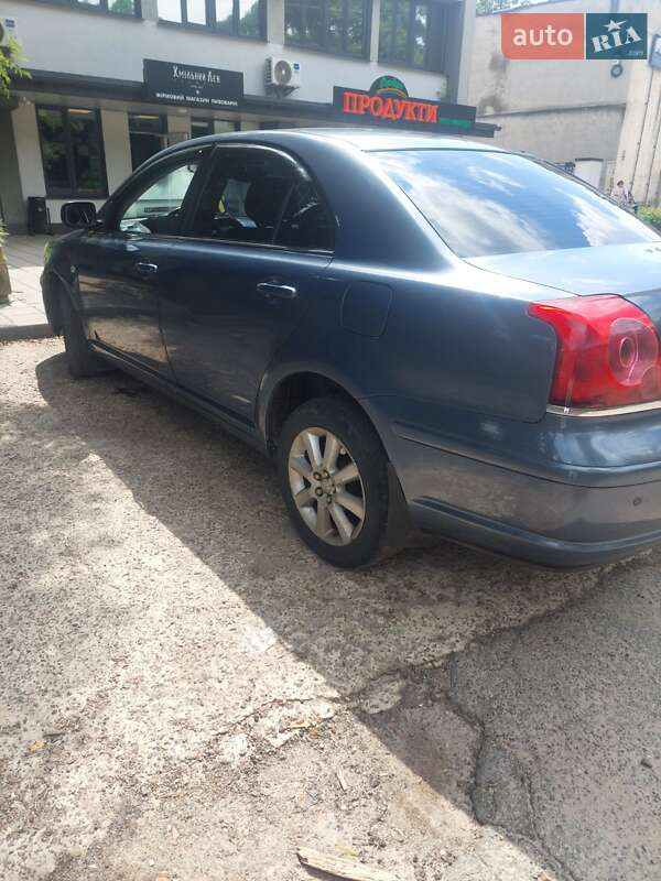 Седан Toyota Avensis 2003 в Львове