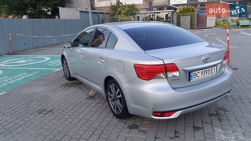 Седан Toyota Avensis 2012 в Львове