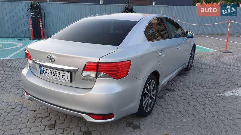 Седан Toyota Avensis 2012 в Львове