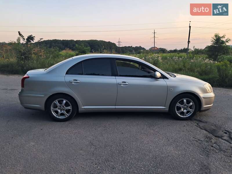Седан Toyota Avensis 2006 в Виннице