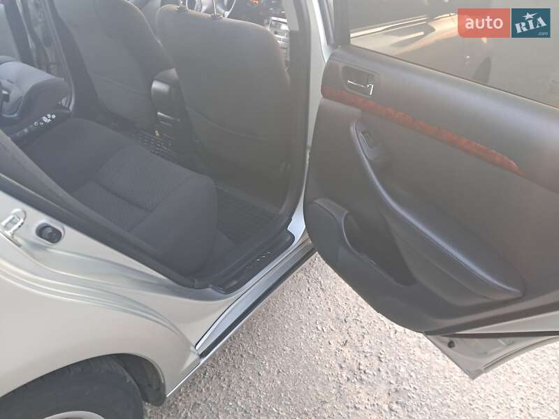 Седан Toyota Avensis 2006 в Виннице