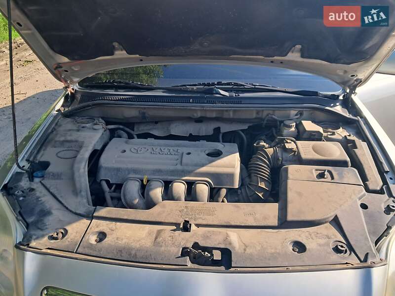 Седан Toyota Avensis 2006 в Виннице