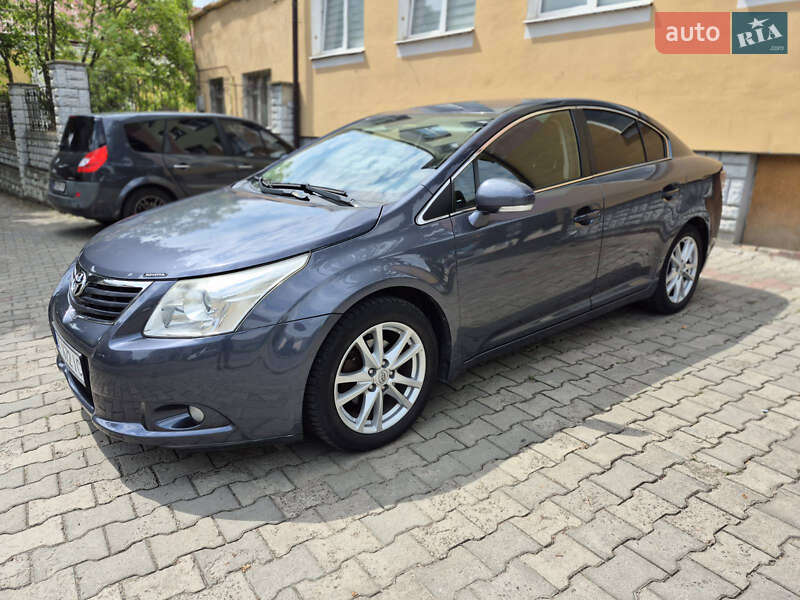 Седан Toyota Avensis 2010 в Рівному