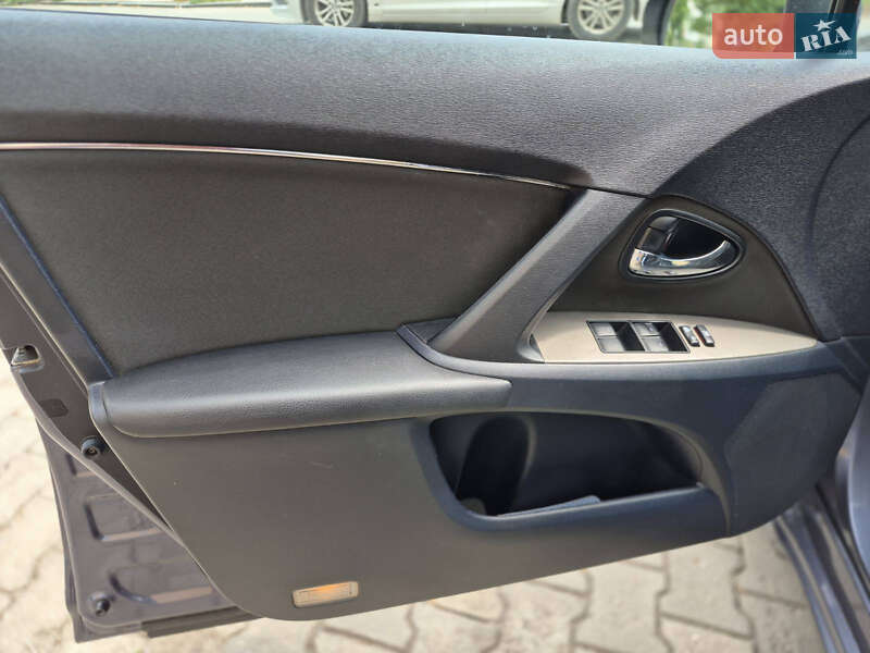 Седан Toyota Avensis 2010 в Рівному