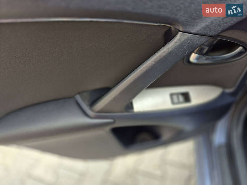 Седан Toyota Avensis 2010 в Рівному