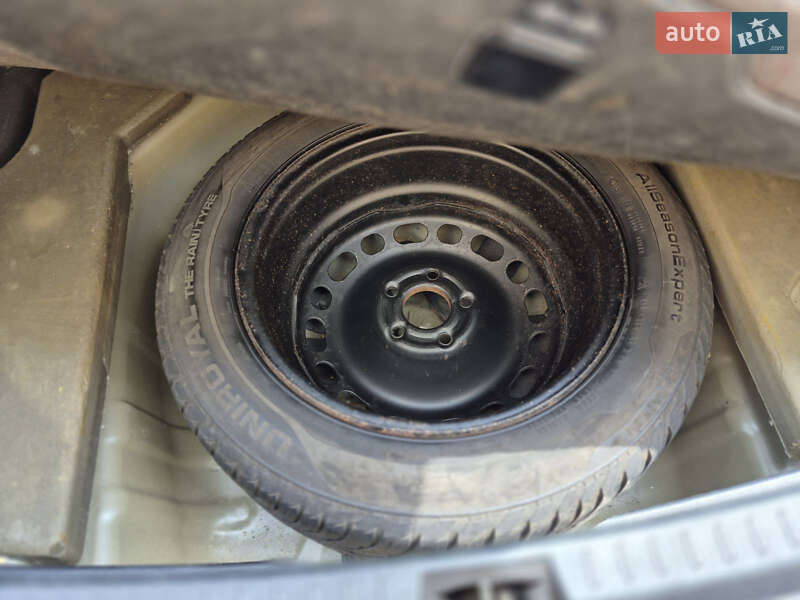 Седан Toyota Avensis 2010 в Рівному