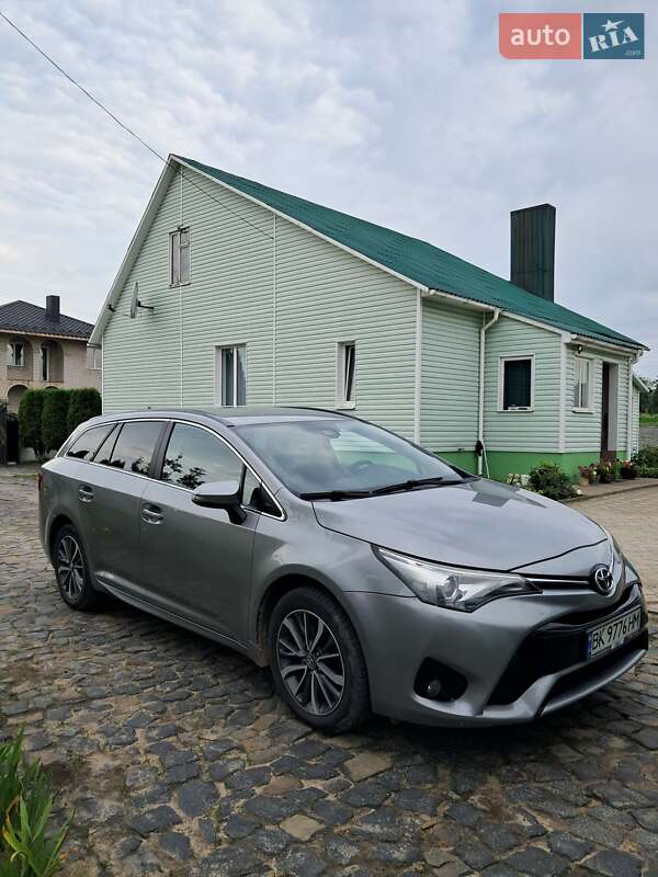 Toyota Avensis 2015