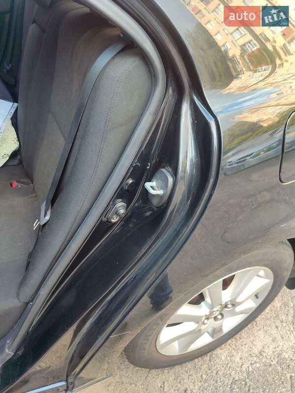 Седан Toyota Avensis 2007 в Киеве