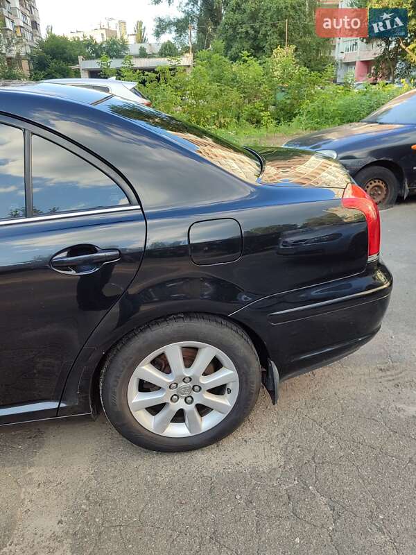 Седан Toyota Avensis 2007 в Киеве