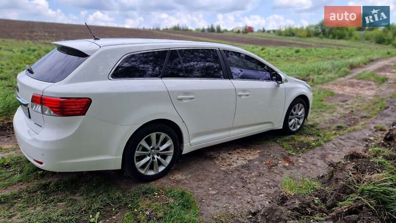 Универсал Toyota Avensis 2013 в Тернополе