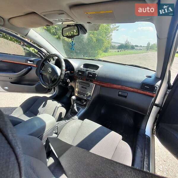 Седан Toyota Avensis 2003 в Києві