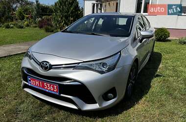 Седан Toyota Avensis 2016 в Чернівцях