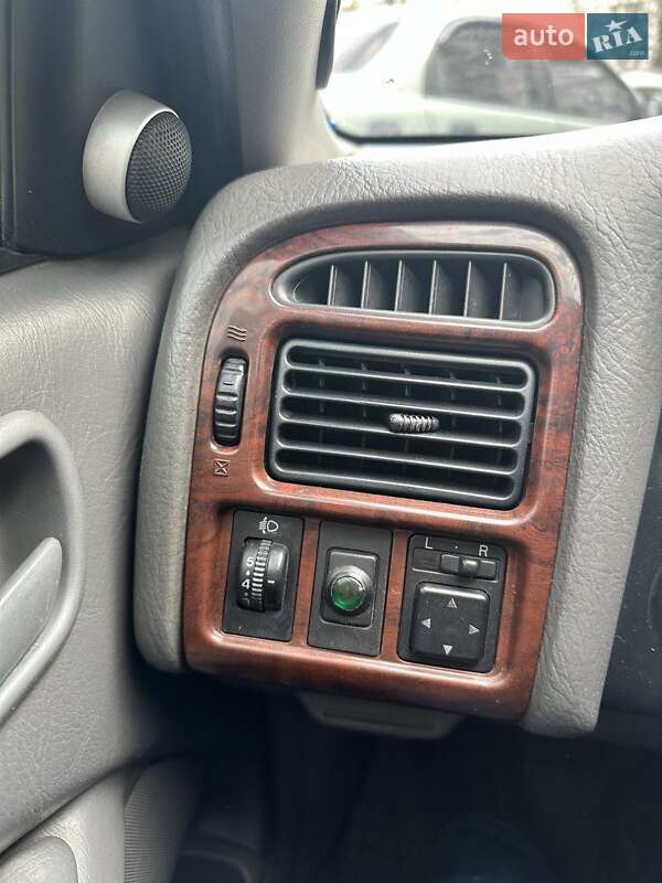 Седан Toyota Avensis 1997 в Запорожье