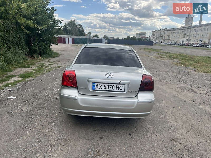 Седан Toyota Avensis 2003 в Харкові