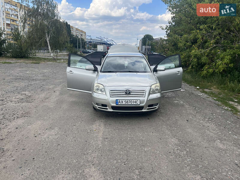 Седан Toyota Avensis 2003 в Харкові