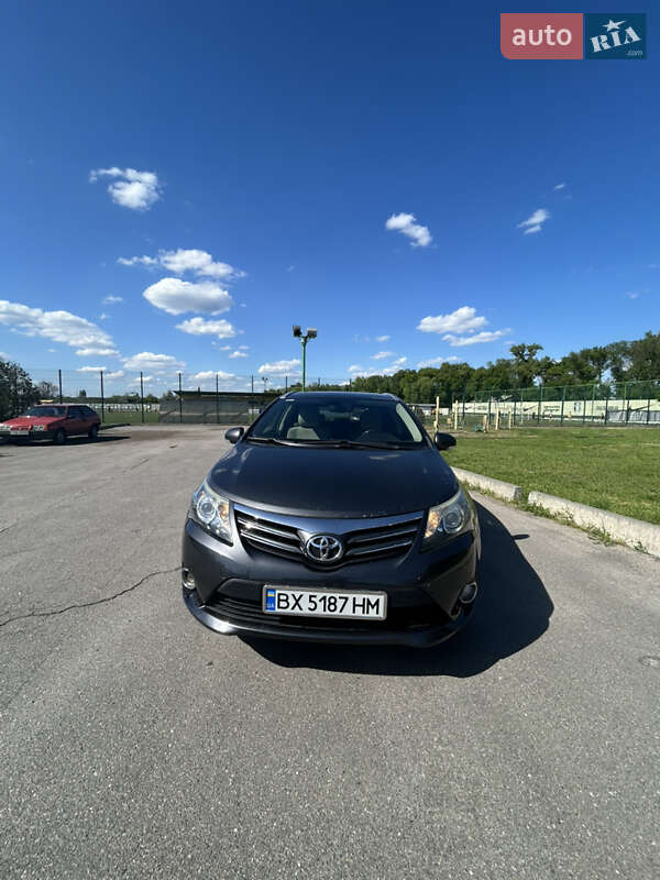 Універсал Toyota Avensis 2014 в Олександрії