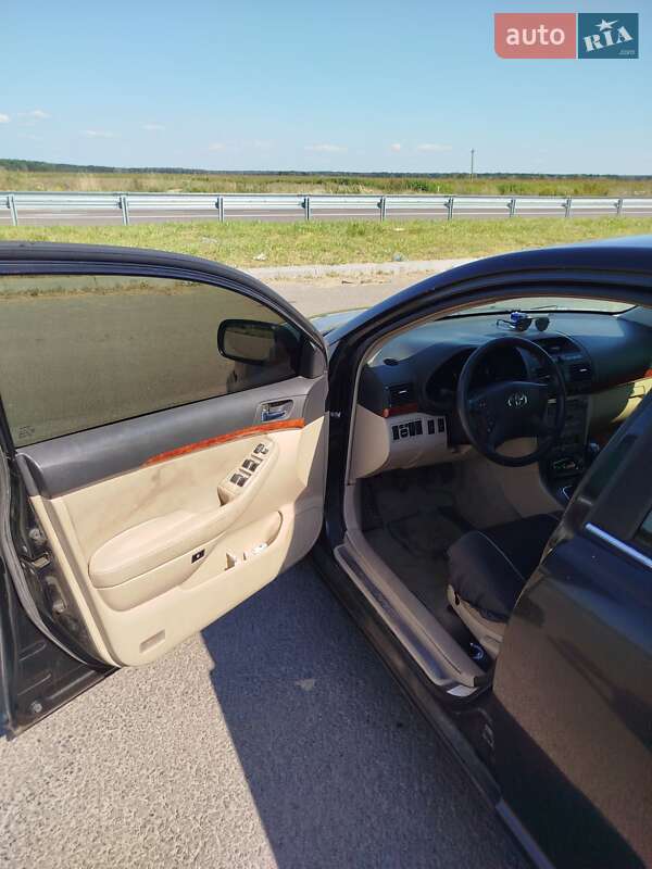 Лифтбек Toyota Avensis 2003 в Ковеле