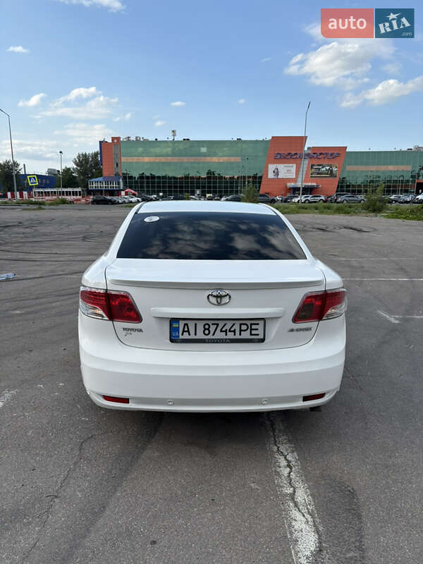 Седан Toyota Avensis 2010 в Києві