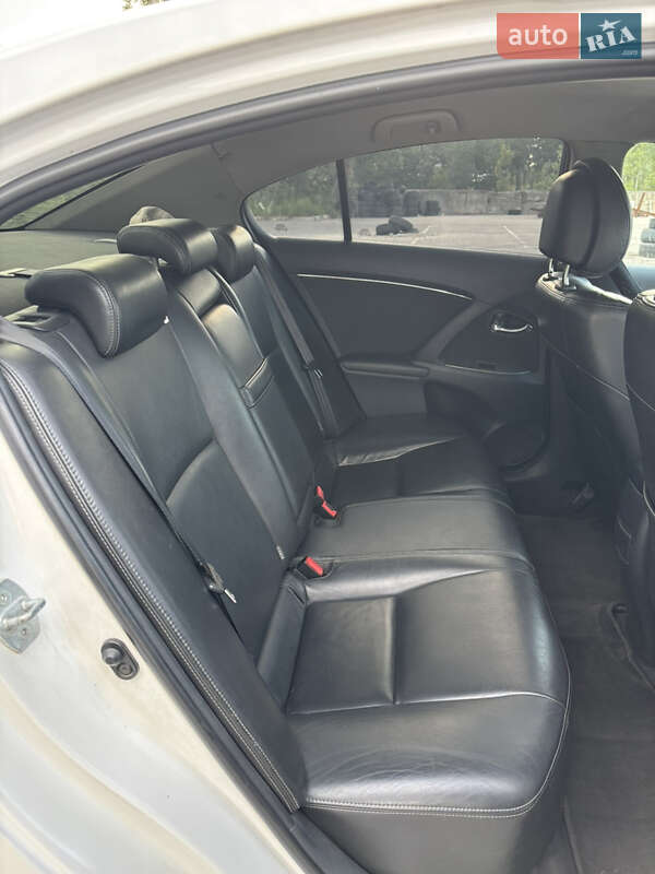 Седан Toyota Avensis 2010 в Києві