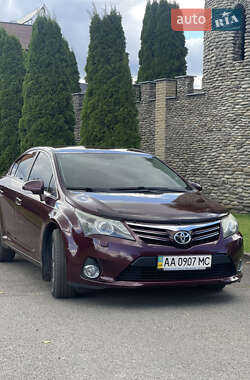 Седан Toyota Avensis 2012 в Києві
