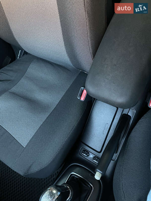 Седан Toyota Avensis 2007 в Виннице