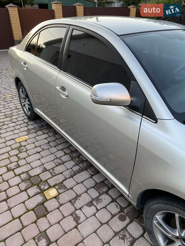Седан Toyota Avensis 2007 в Виннице