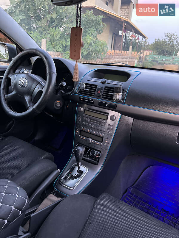 Седан Toyota Avensis 2004 в Одессе