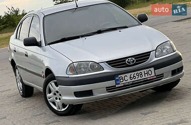 Седан Toyota Avensis 2001 в Яворове