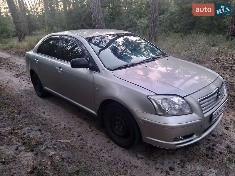 Седан Toyota Avensis 2003 в Александровке