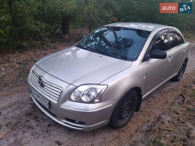 Седан Toyota Avensis 2003 в Александровке