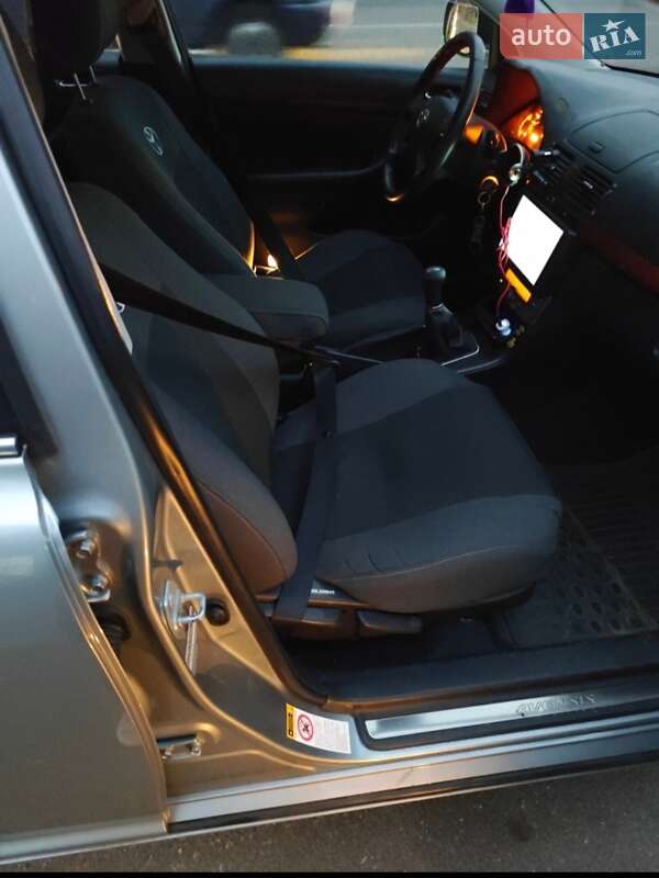 Седан Toyota Avensis 2007 в Чернигове