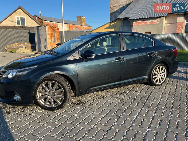 Седан Toyota Avensis 2011 в Миколаєві