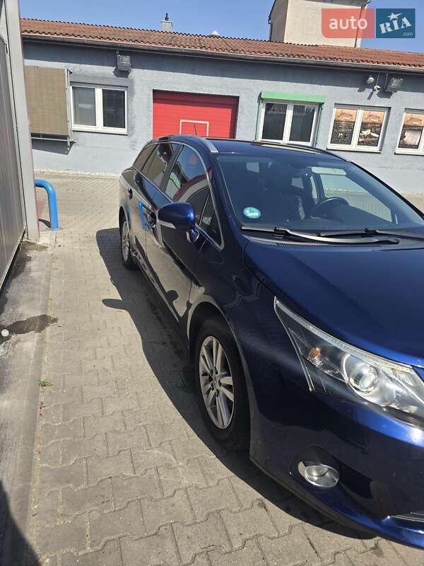 Универсал Toyota Avensis 2012 в Корсуне-Шевченковском