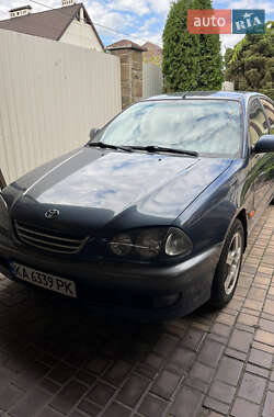 Седан Toyota Avensis 1999 в Киеве