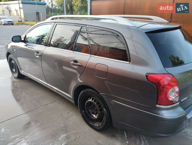 Универсал Toyota Avensis 2008 в Бродецком