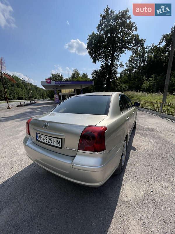 Седан Toyota Avensis 2003 в Виннице