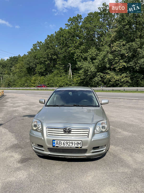 Седан Toyota Avensis 2003 в Виннице