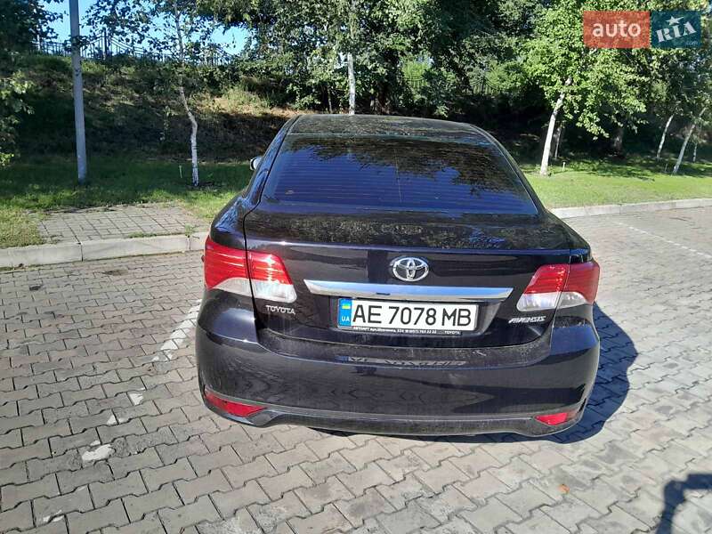 Седан Toyota Avensis 2012 в Павлограді