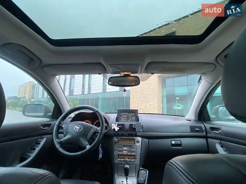 Универсал Toyota Avensis 2004 в Хмельницком