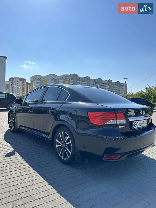 Седан Toyota Avensis 2012 в Львове