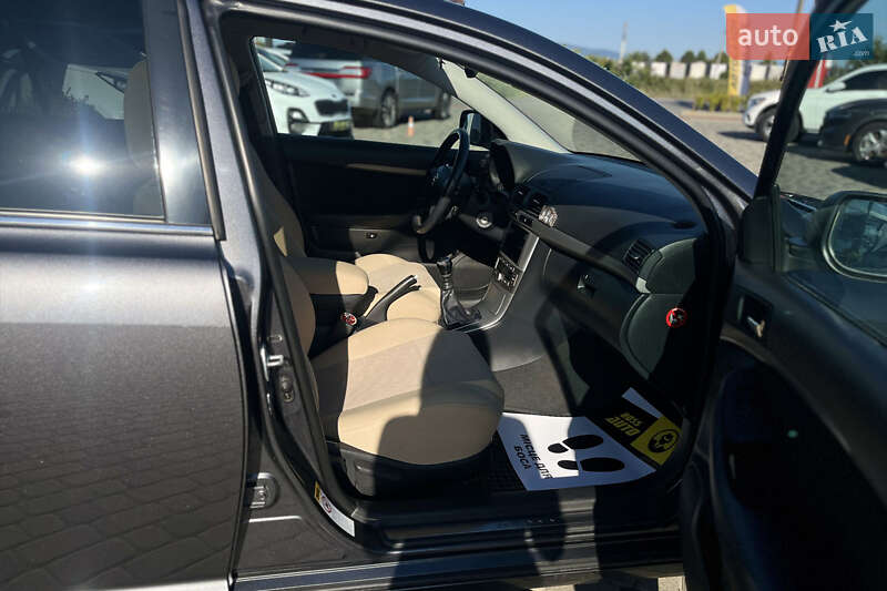 Універсал Toyota Avensis 2006 в Мукачевому