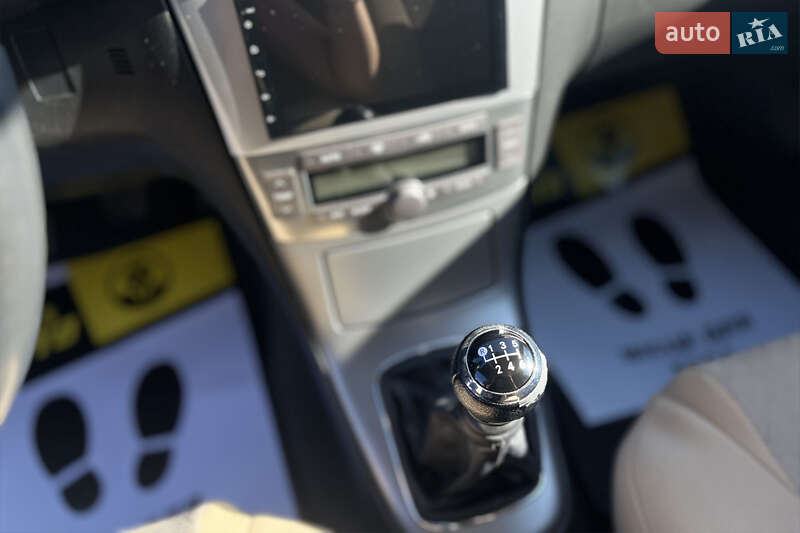 Універсал Toyota Avensis 2006 в Мукачевому