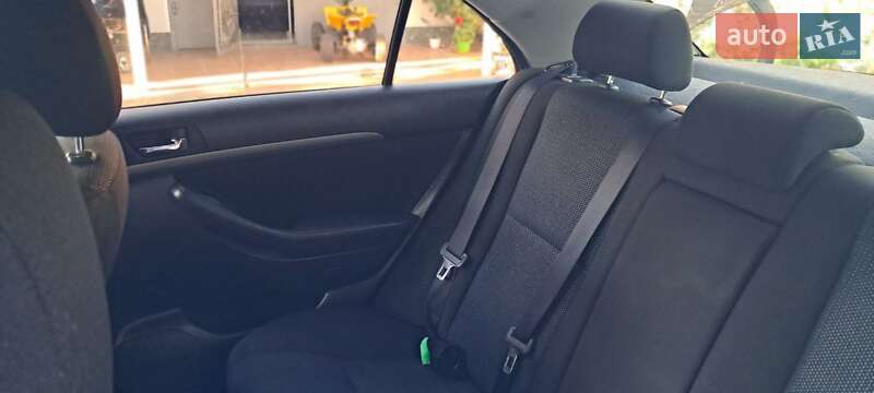 Седан Toyota Avensis 2007 в Хоросткові