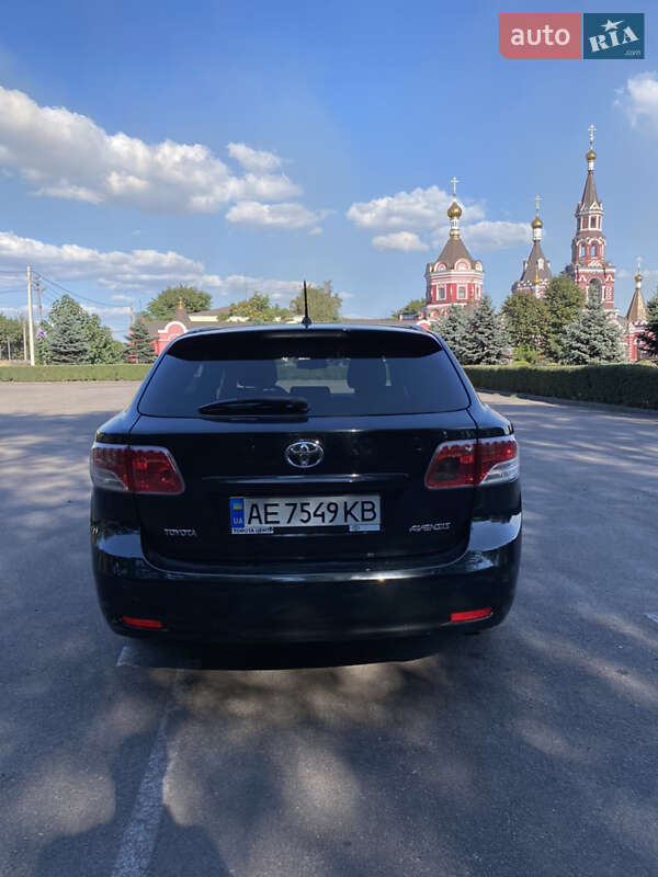 Универсал Toyota Avensis 2010 в Каменском