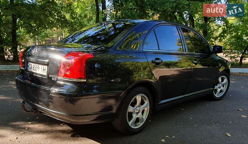 Седан Toyota Avensis 2004 в Черкассах