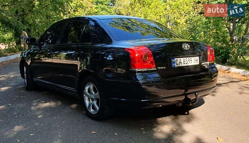 Седан Toyota Avensis 2004 в Черкассах